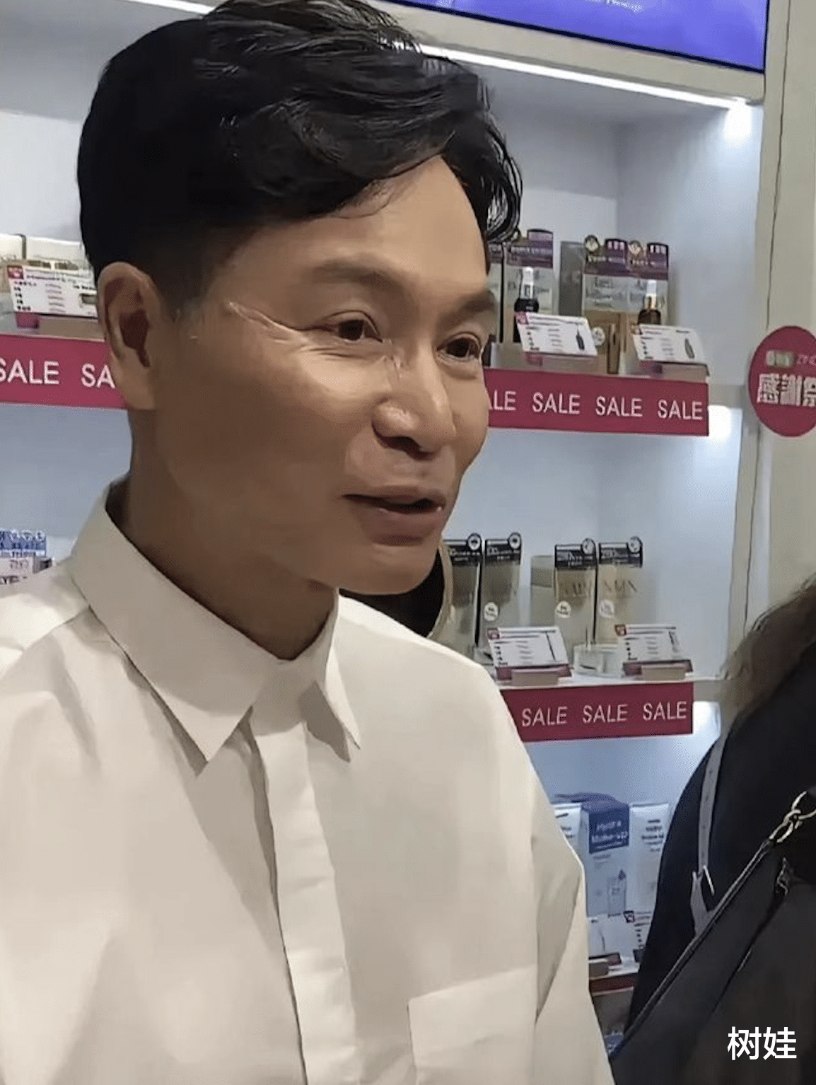 郭晋安家族公司上市，与姐姐携手开15家分店，已晋升高层分红翻倍