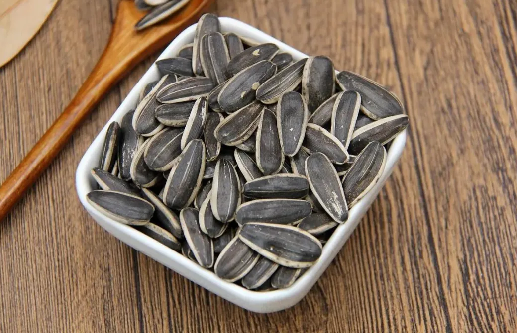 减肥不能碰“瓜子”?提醒:若不想腰上长赘肉,忍住少吃4种主食