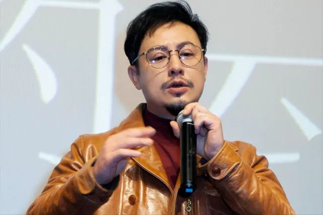 52岁黄磊自曝遭遇低谷:2年无戏可拍,3年未演男主,难道真要转行?