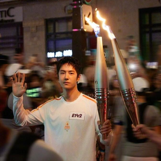 脸丢大了！中国5位明星担任奥运火炬手，官方只承认一位，是谁