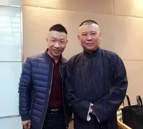 已经摘字，这个大师兄敢作敢当，直播回应孟鹤堂绿帽和眼泡事件