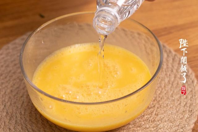 ? 鸡蛋别只知道炒西红柿！试试这道，咸中带甜，成菜超超惊艳！