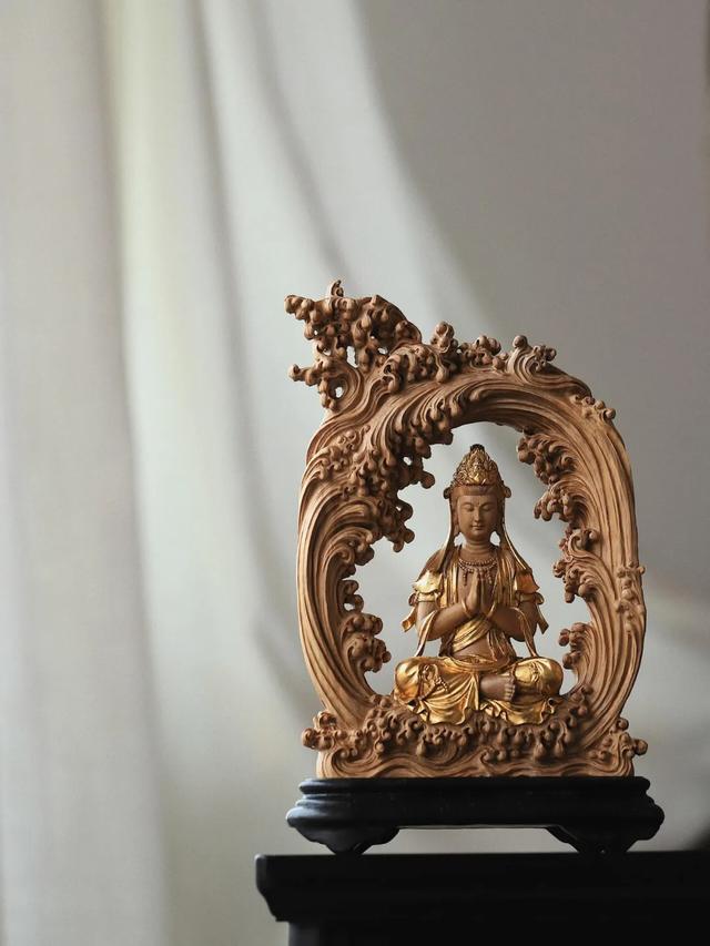 文玩是什么？是体悟“玩物养志”的生活哲学，绝不是玩物丧志