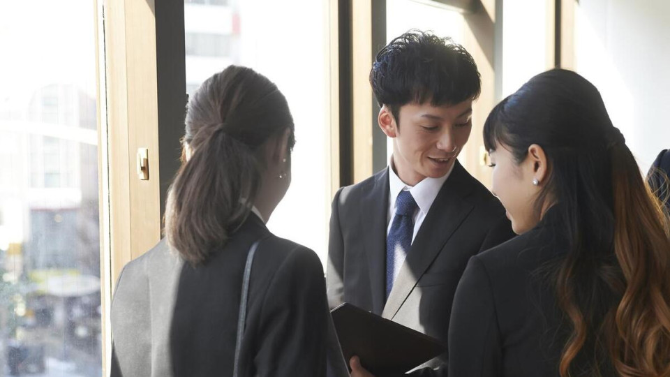 40岁小哥被裁后干租房中介，利用副业月入八万八，妻子还总让加夜班