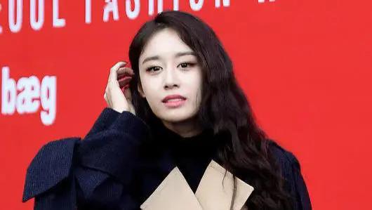 韩国知名女星的丈夫，被爆料在酒吧和异性喝酒，直到天亮