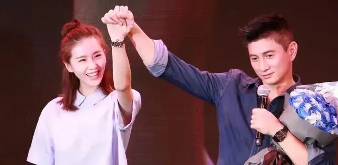 刘诗诗懒得理离婚风波,带娃逛超市被拍,胸前的字亮了!