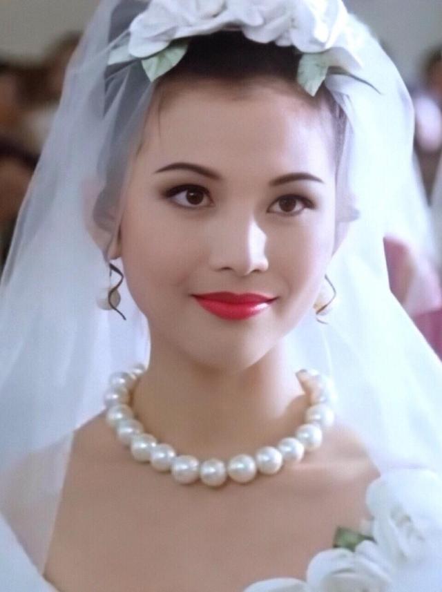 蔡少芬:17岁替母还债跟刘銮雄6年,恋吴奇隆3年,为何下嫁张晋?