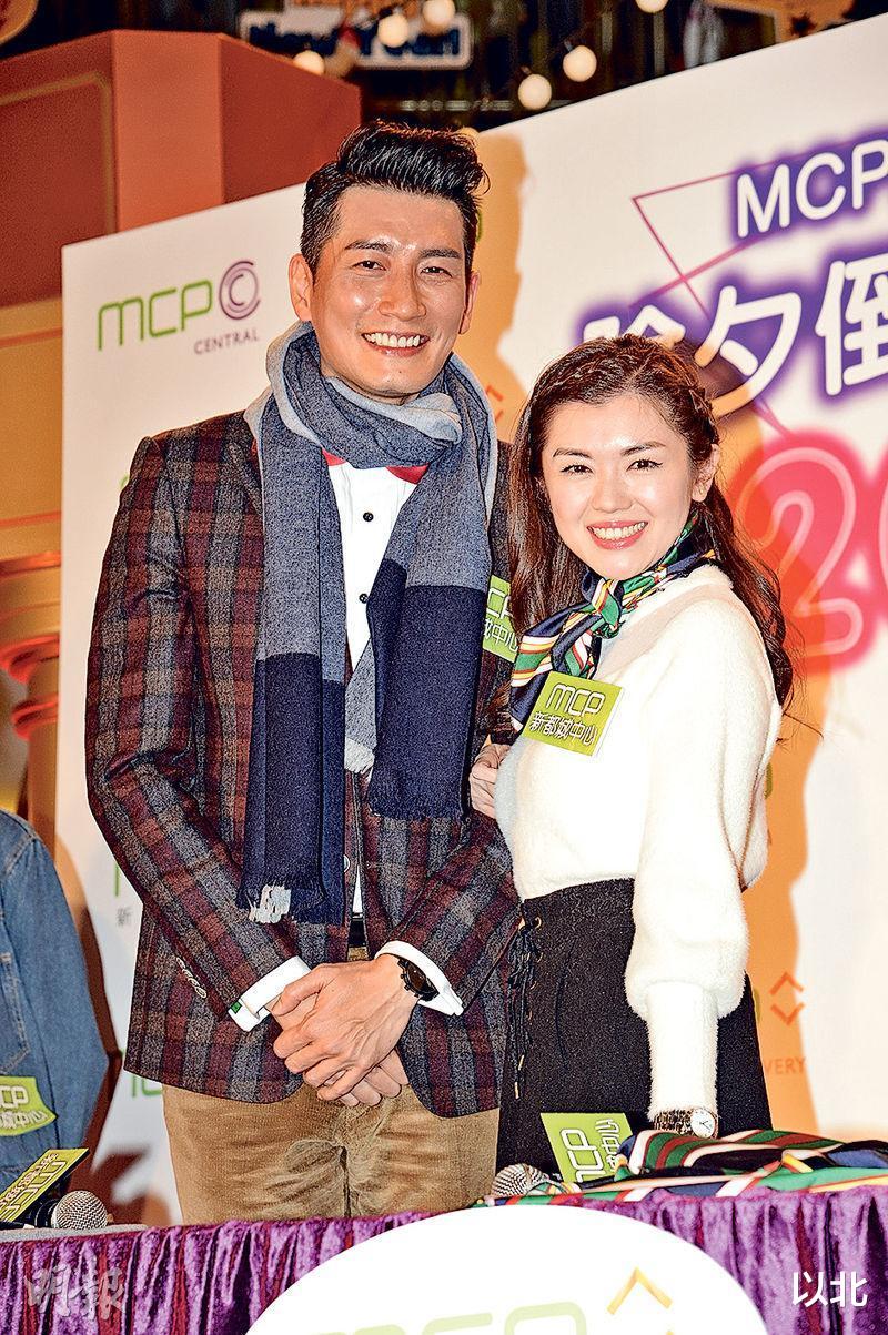 他身高1.88是亚视三雄之一，曾获赞最有台型，夫妻皆面嫩保养有招