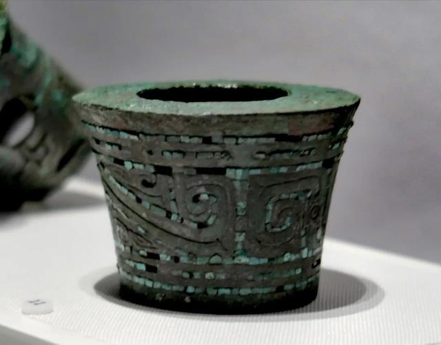 一天一件文物：西周中晚期嵌綠松石輢飾