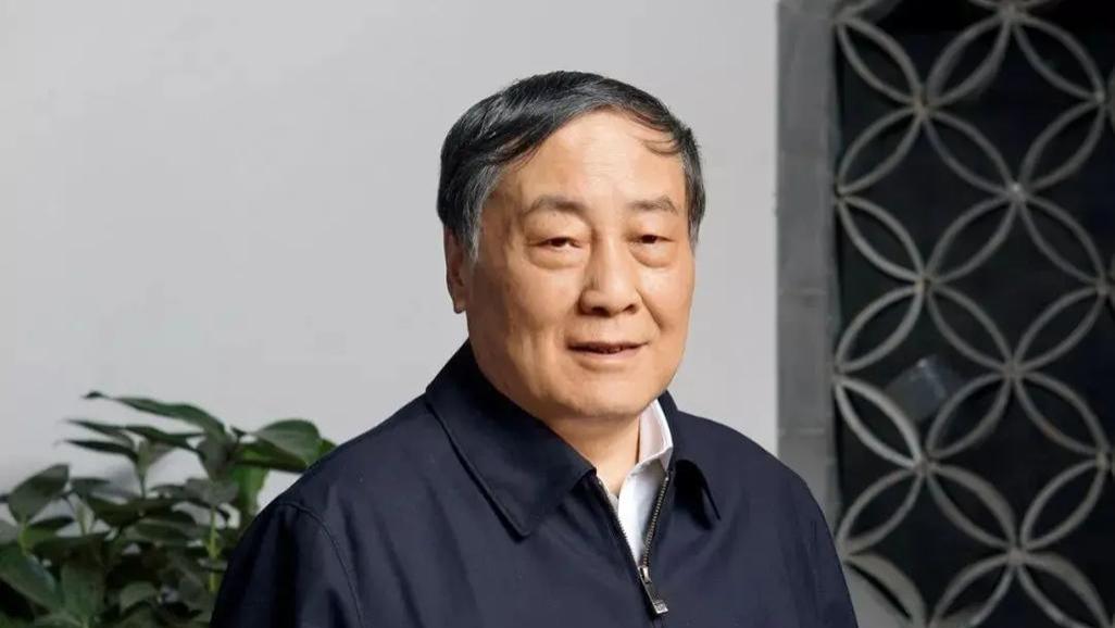 宗馥莉追求者道歉！回应为何撑红伞去追思会，宗馥莉追求越来越多