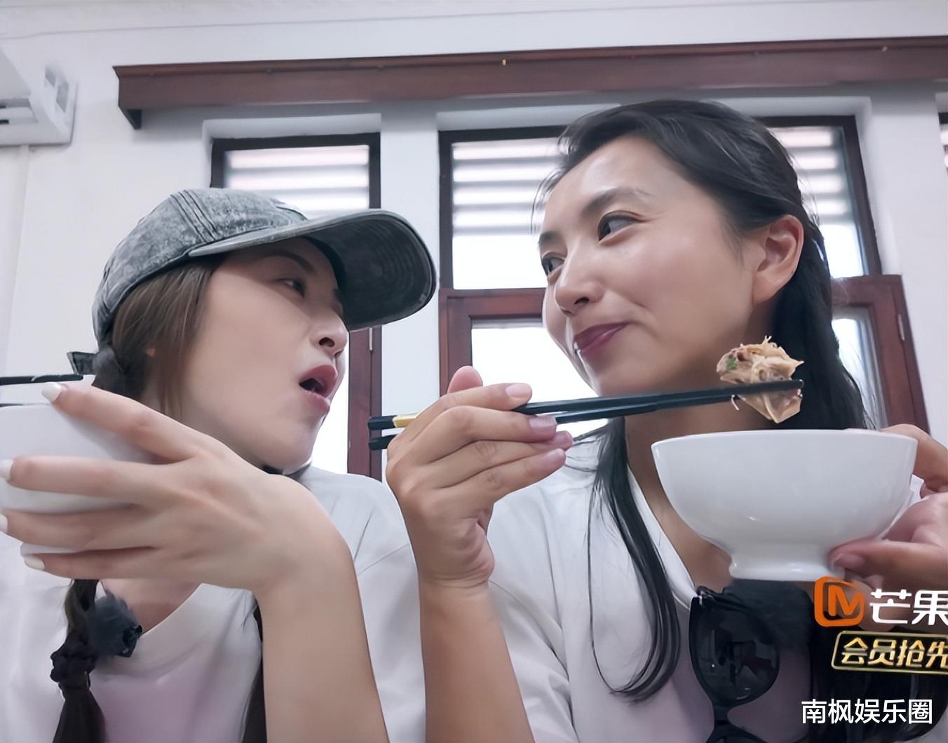 周雨彤直播回应近期争议上热搜,评论区直接沦陷,杜华的话应验了