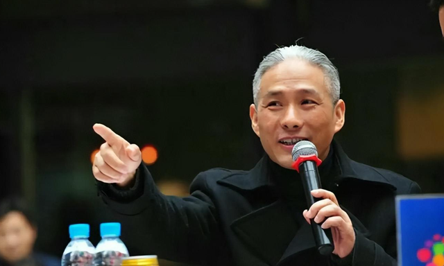 春晚|他长得像刘德华，上过春晚，破产后一夜白头，靠卖包子东山再起