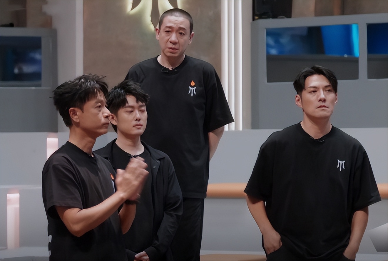 《披哥4》作精出动！目中无人被队友怼，网友：这老子训儿子？