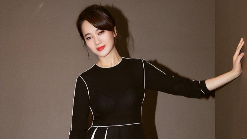 那鸟不知他是一只鸡，那马不知道他是一头驴，用在左小青很恰当