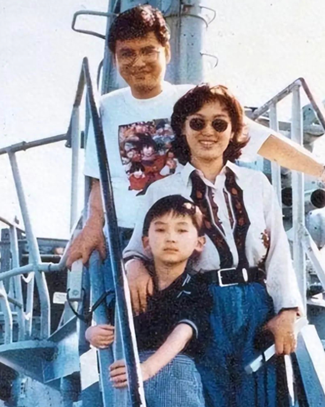 “亚视一姐”陈秀雯,被渣男老公骗光家产,如今61岁落寞街头