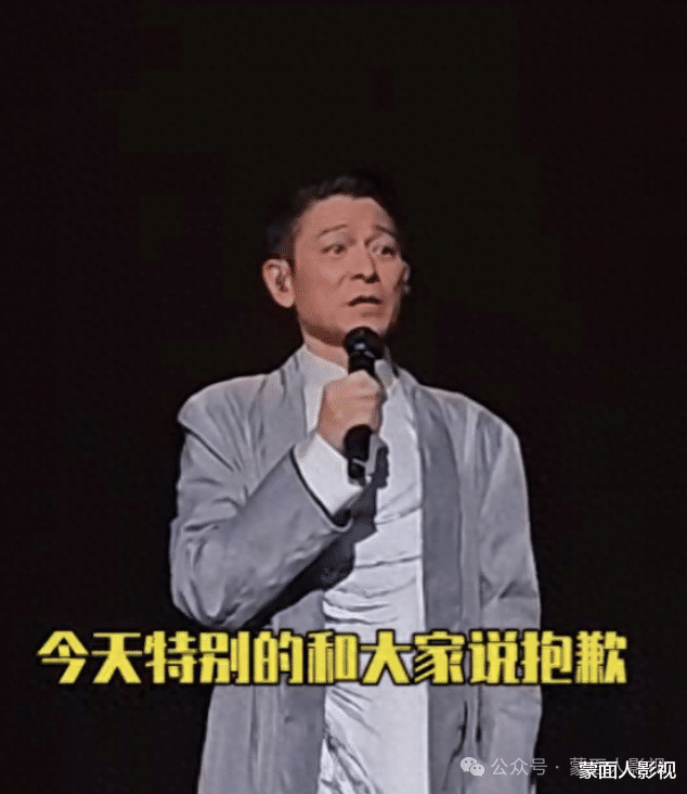 刘德华之女首次公开亮相，与妈妈一起看爸爸演出，模样出众引关注