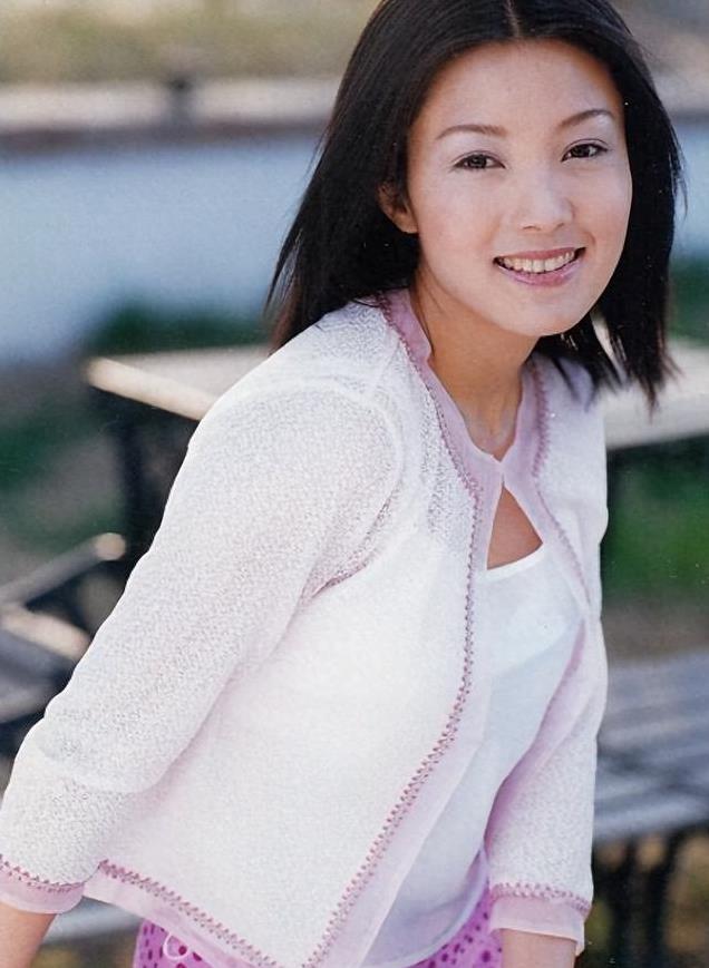 18岁为人母曾四登春晚,然而同床多年的枕边人,竟然是在逃通缉犯