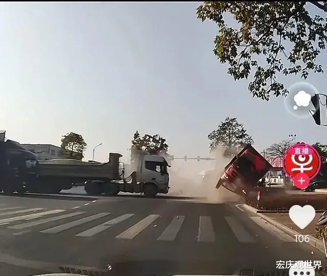 SUV闯红灯撞翻大货车，碎片四溅，疑似比亚迪元plus