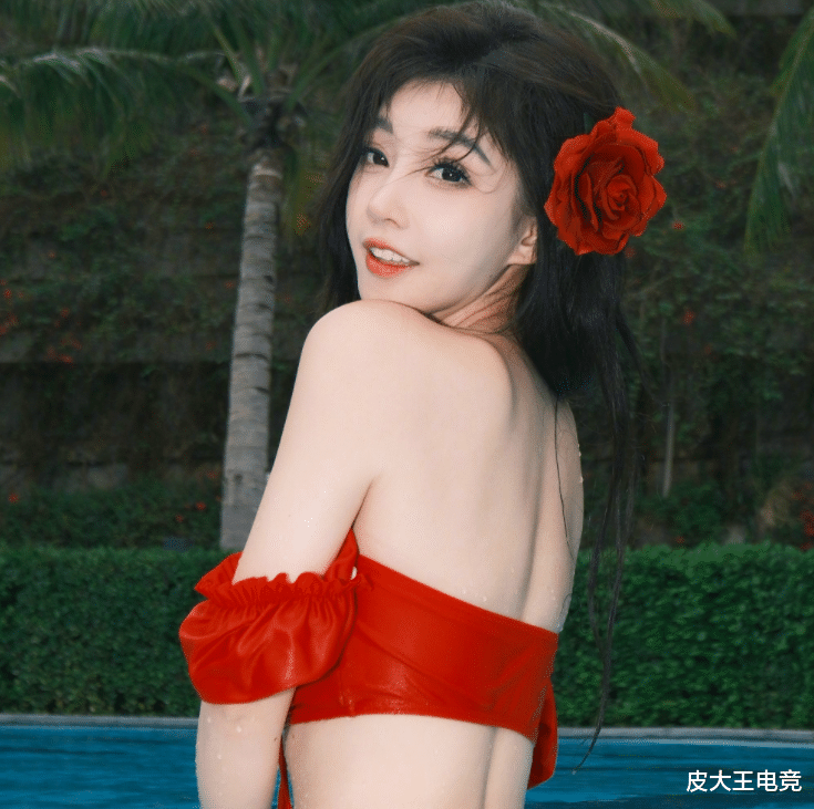 冯提莫再晒泳装美照，因腰线冲上热搜，网友：热搜肯定是买的