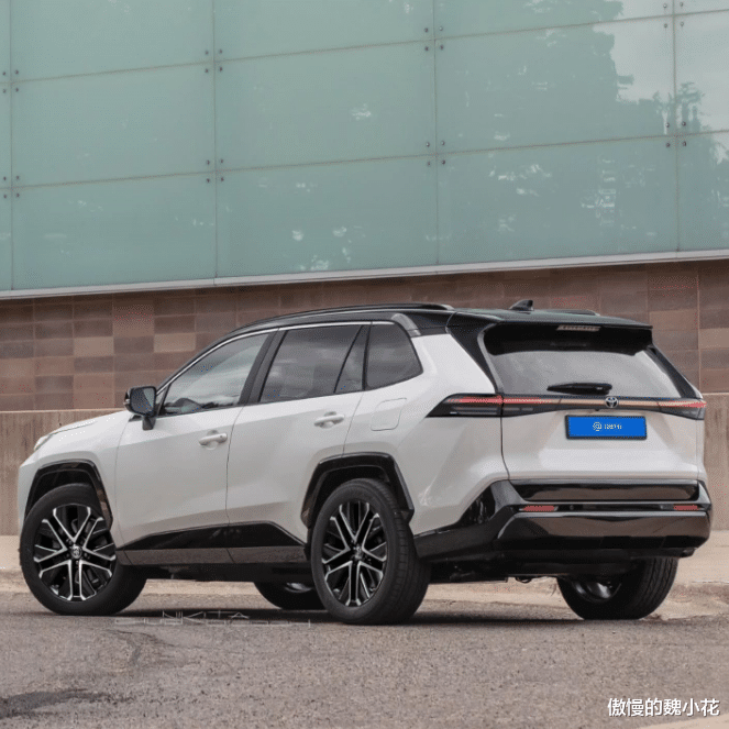 新一代“丰田RAV4”正式敲定，外观进化，配全新1.5油电混系统