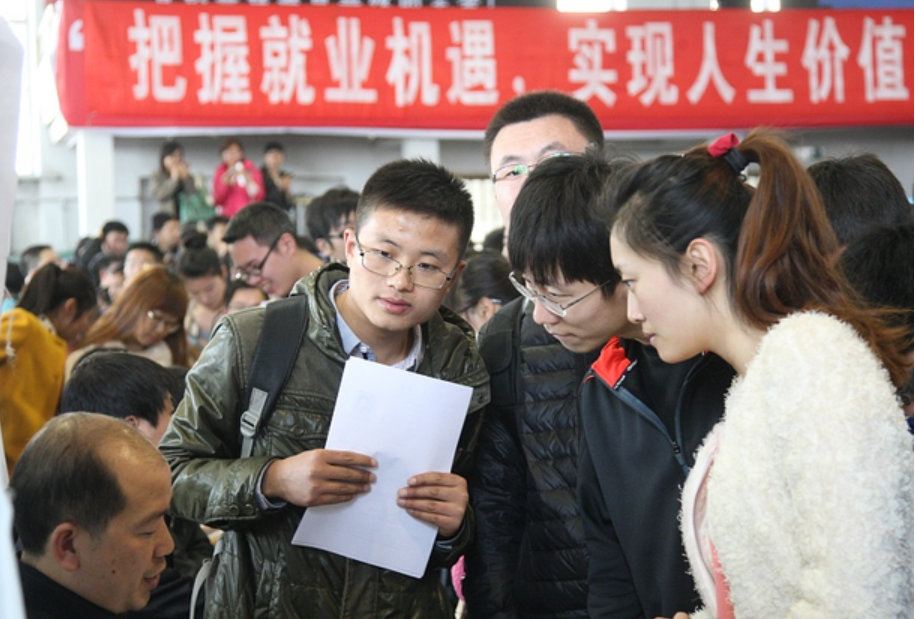 胖东来招聘209个职位，收3万多份简历，985高材生没机会很正常