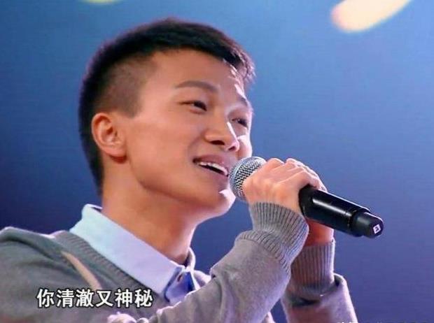 周深突然高调官宣喜讯,网友纷纷表示祝贺,他“活该”成功