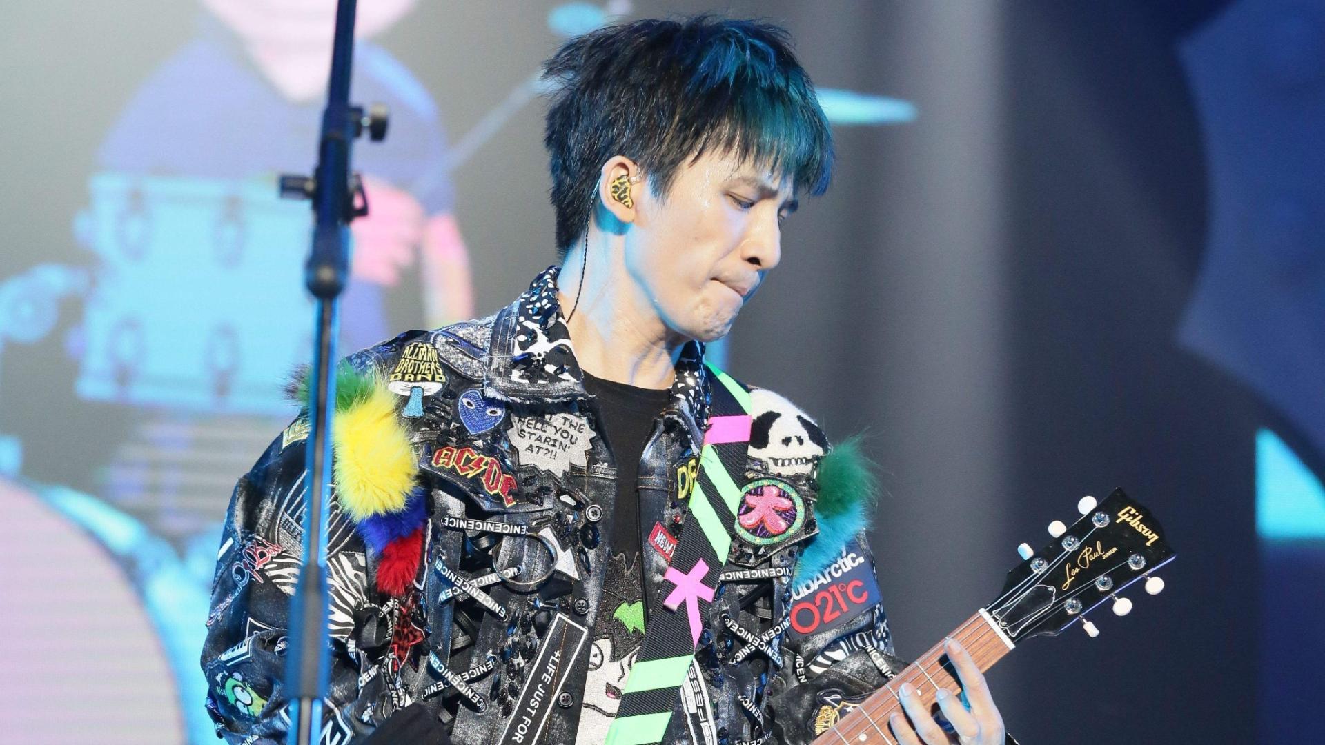 新年又一大瓜，顶流歌星美国俩娃，大的已有十几岁