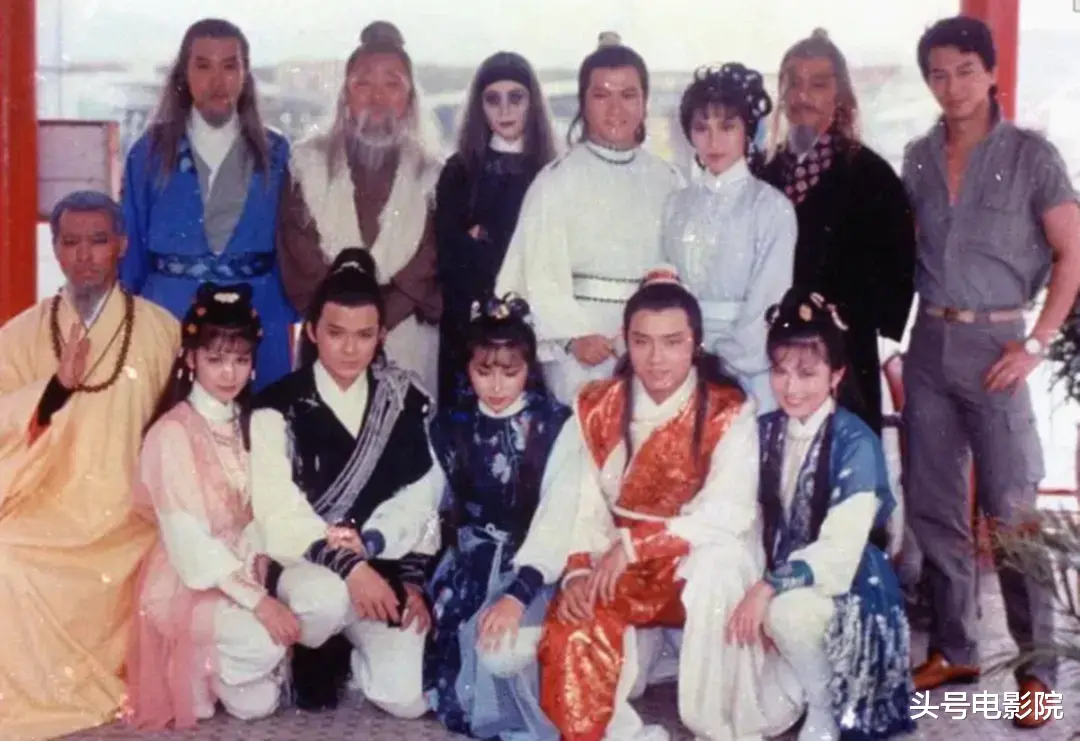 老戏骨坐轮椅!83版射雕老顽童周伯通晚年住养老院,女儿女友消失