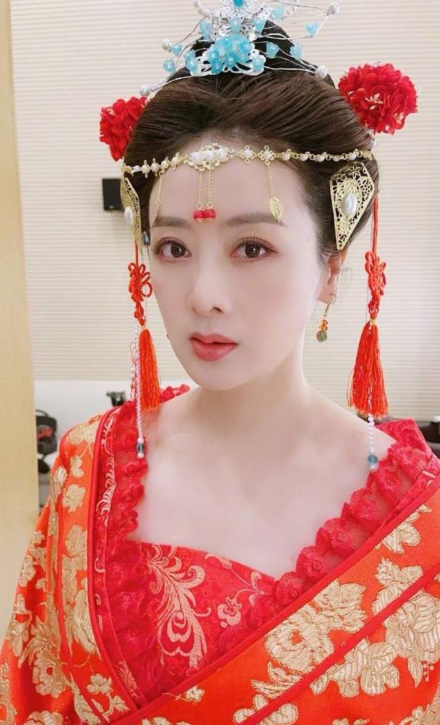 她靠一部剧吃一辈子,二婚嫁给“软饭男”,如今丈夫红到让人嫉妒