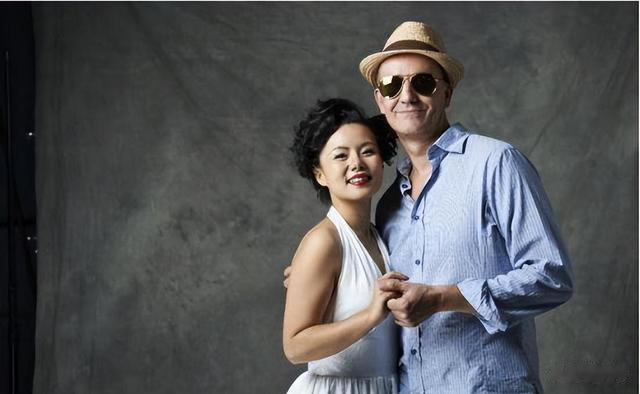 龚琳娜官宣离婚，成为娱乐圈的另类，以浪漫唯美方式结束婚姻