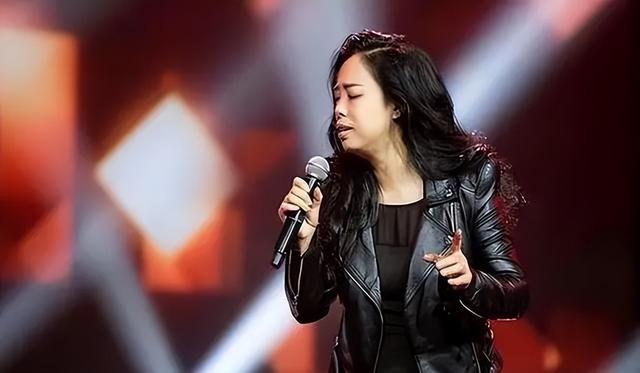 黄绮珊|黄绮珊春晚演唱《难忘今宵》!音乐之路坎坷,舞台之上展现坚韧!