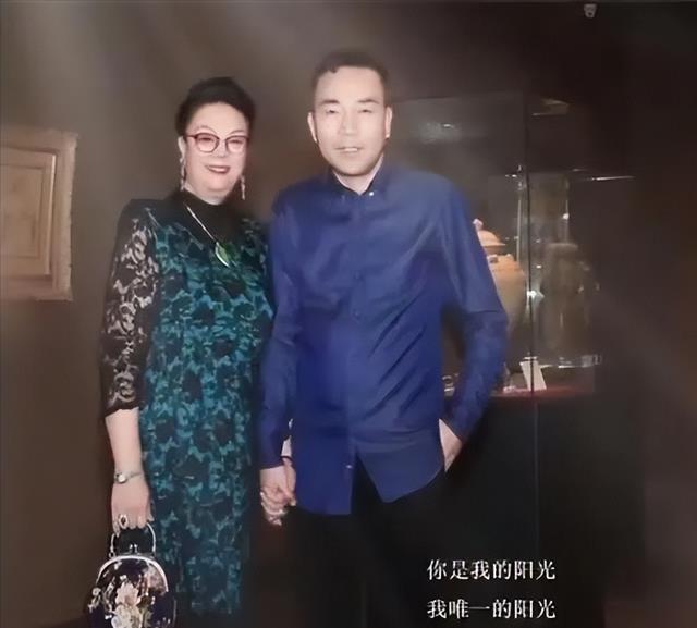 相声演员杨议：让情妇和原配“同吃同住”，还带着和父亲拍全家福