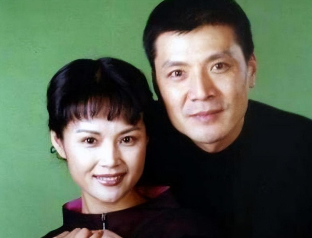 茹萍:一嫁大18岁丑男,34岁带娃嫁给二婚影帝,重组家庭也幸福