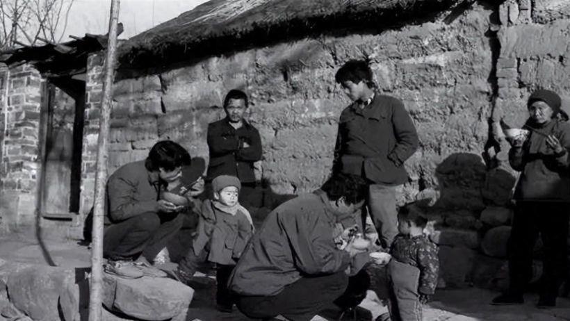 70年代的铁饭碗，当初给个县长都不换，如今却沦为最底层工作