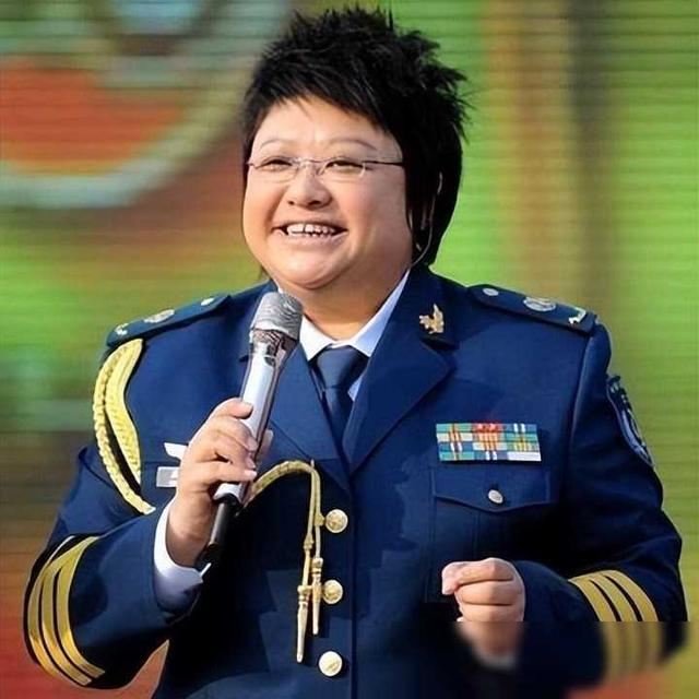 “骗”了我们30年，韩红父亲原来是家喻户晓的他难怪都不敢得罪