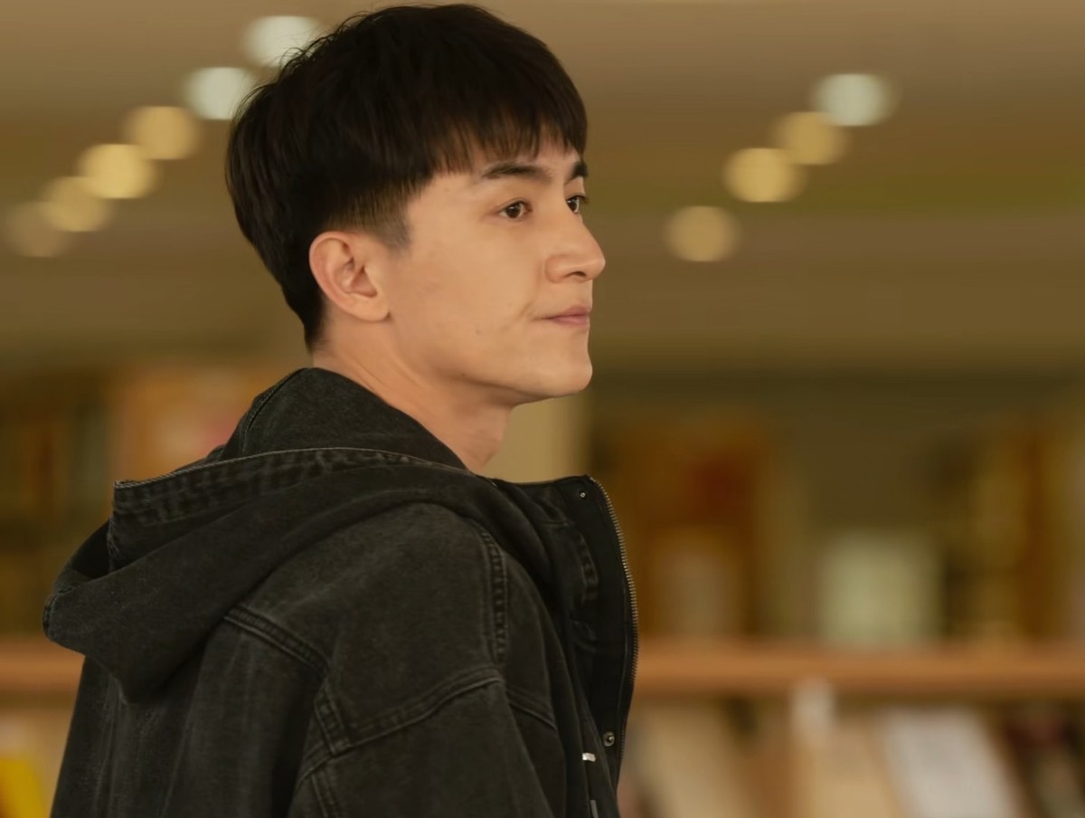 满脸褶就别硬演校草了!一脸“社会气”的大学生,出场差评一大片