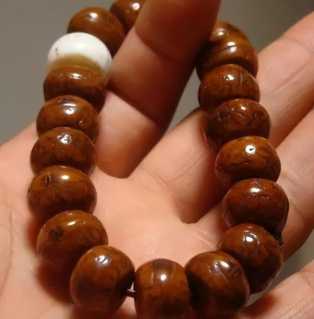 100元的莲花盘成了飞碟？藏式手串了解一下！