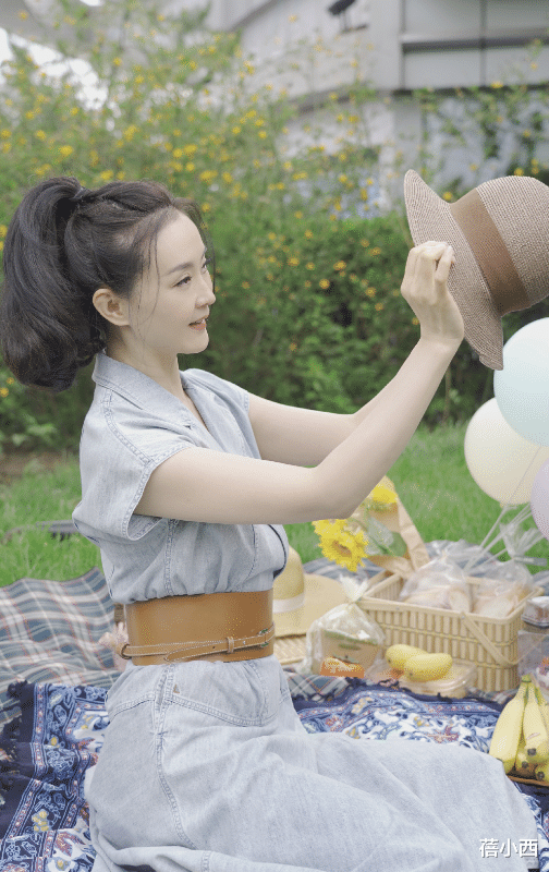 50岁王艳医美效果真好,穿连衣裙扎马尾辫状态回春,少女感爆棚