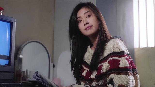 57岁王祖贤现身苏州,长发披肩气质仍清新,被路人偶遇合照没架子