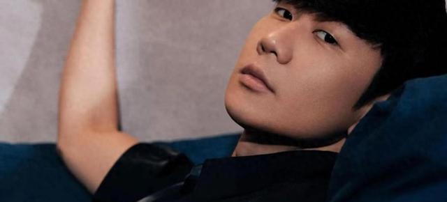 表面是艺人，实际是阔少的4位男明星，混的不好就得回家继承家产