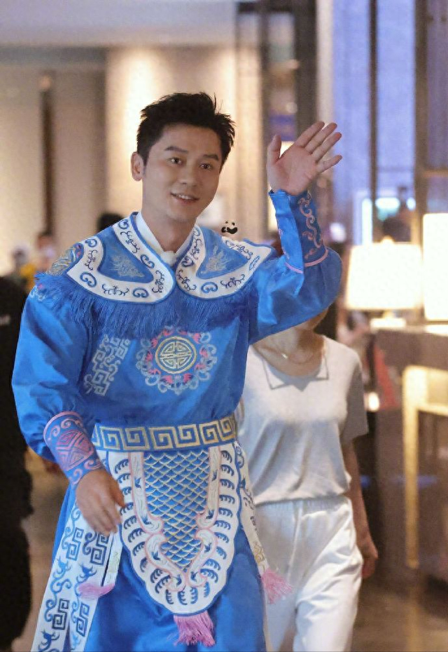 奔跑吧兄弟|《奔跑吧》新路透照曝光，以戏服为主题的服装，让观众期待不已