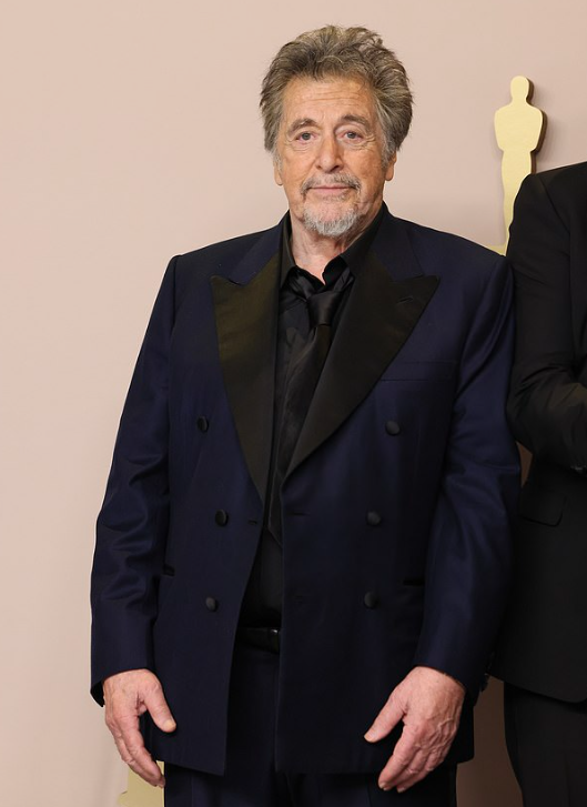 84岁巨星帕西诺的1岁儿子首曝光,皮肤白皙巨可爱由30岁旧爱抚养