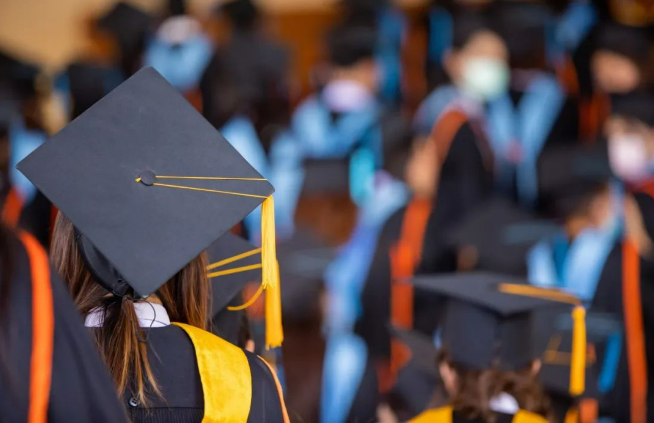 好学生的哭诉：当我努力考上985，才发现社会喜欢“曾经的差生”