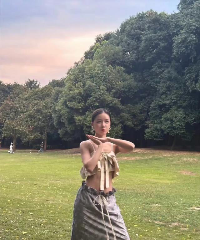 徐娇的照片好真实,还有人记得这个女孩吗?