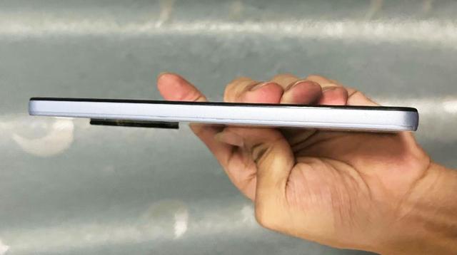 直角边框设计一亿像素镜头,这款国产智能机,玩游戏手感更好