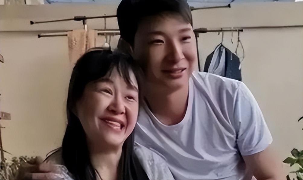 余秀华:与小23岁男友秀恩爱,杨储策已成过往,网友:真是不挑