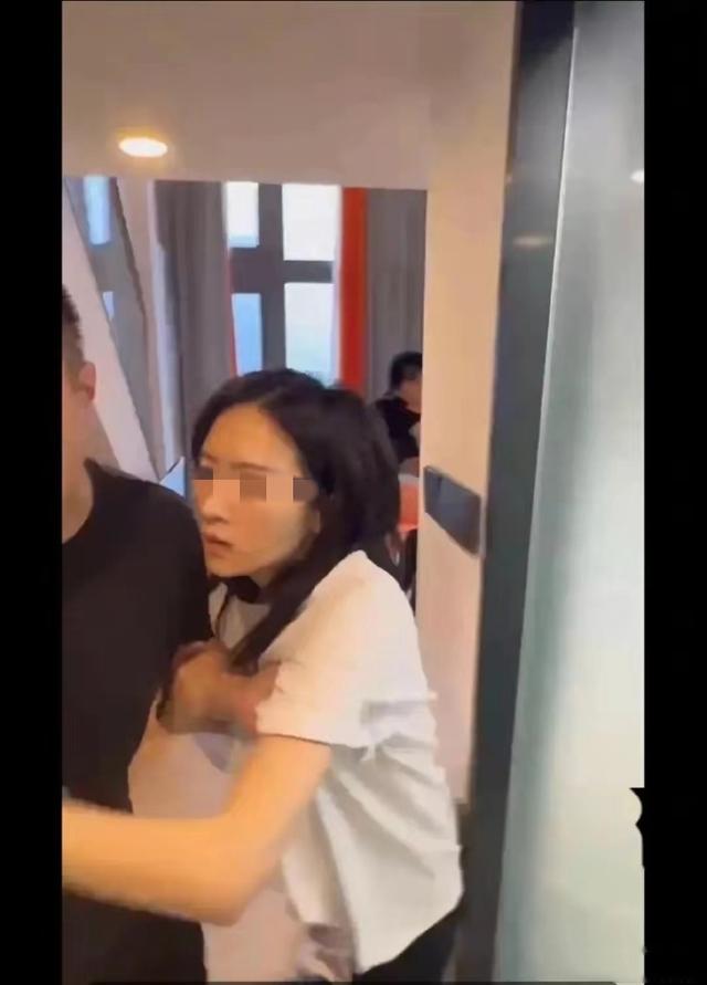 院长出轨人妻事件后续：无耻行径！女方竟向丈夫索赔880万！