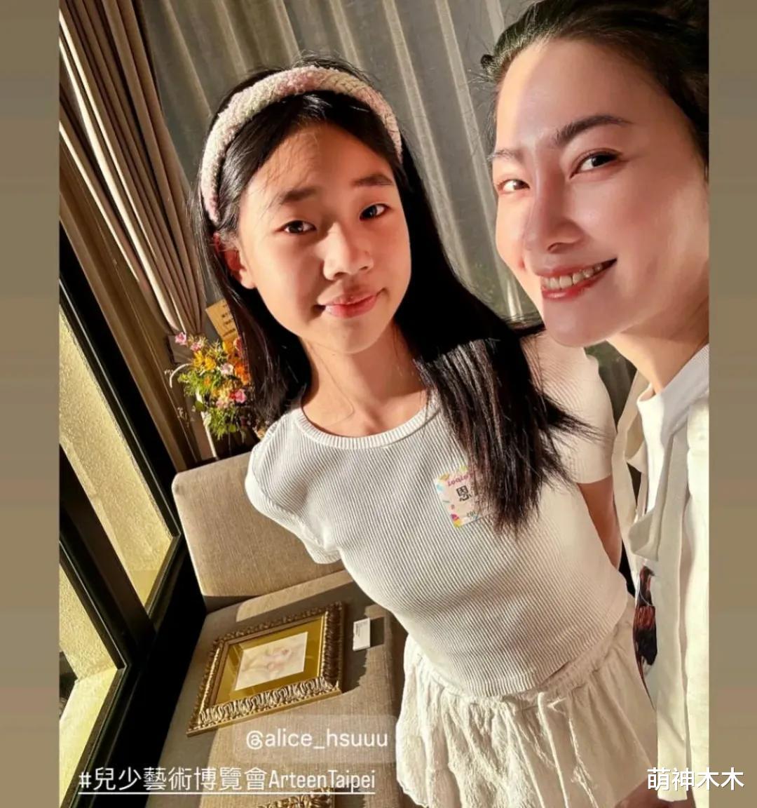 小S三女儿画作参展,台娱圈艺人狂赞“女性意识”,网友吐槽硬捧