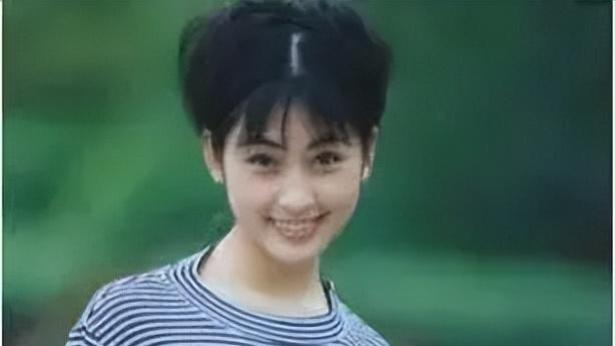 11岁出道，与张铁林同居，跟吴京传绯闻，嫁大23岁老公被宠成公主