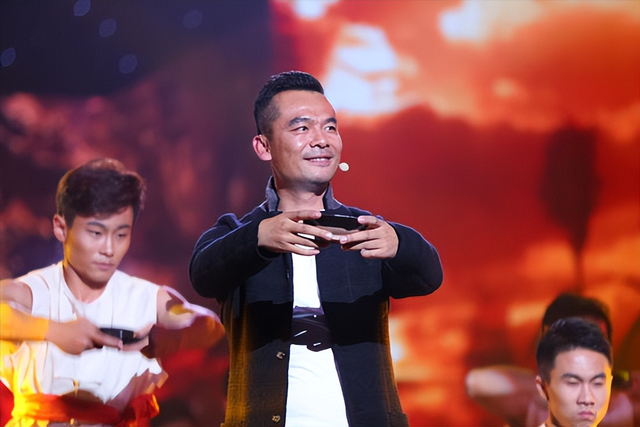 娱乐圈里四位“酒蒙子”:腾格尔为喝酒散尽家财,景冈山判若两人